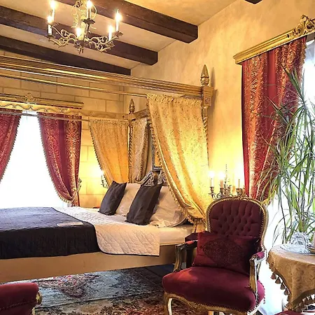 מלון Rezidence Zamecek - Boutique 4*